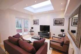 2 bedroom Flat for s...